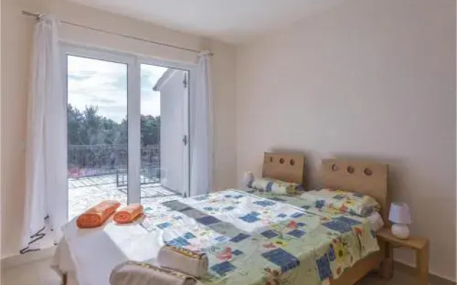 Six Bedroom Holiday Home in Medulin