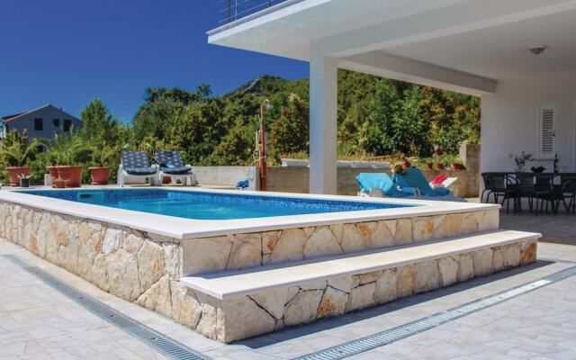 Beautiful Home in Grscica With Wifi and 2 Bedrooms
