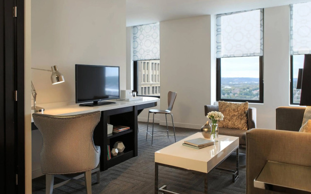 Renaissance Cincinnati Downtown Hotel