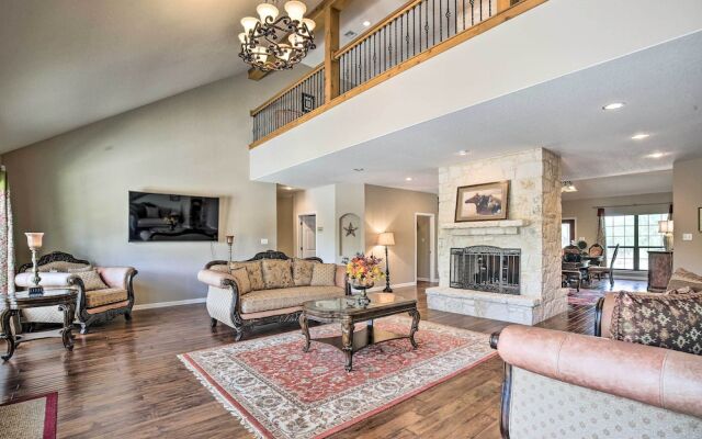Luxury San Antonio Retreat: 110-acre Private Ranch