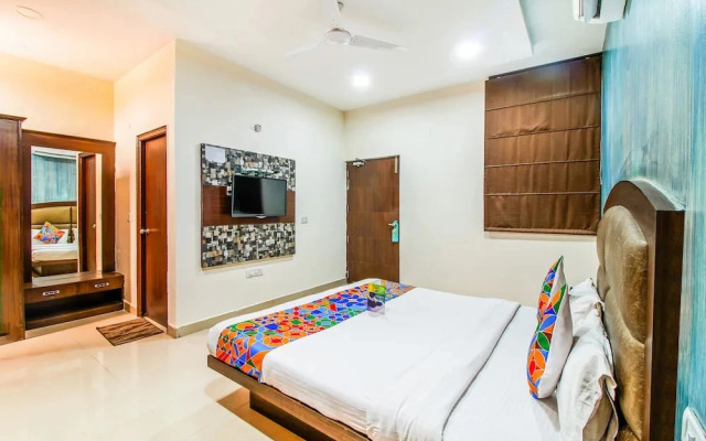 Hotel The Benz By OYO Rooms