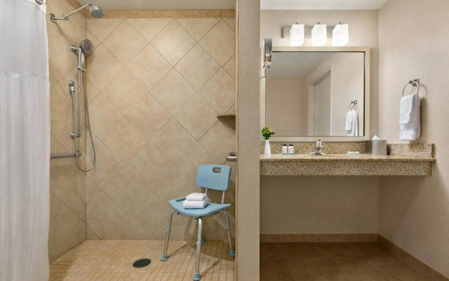 Delta Hotels by Marriott Helena Colonial