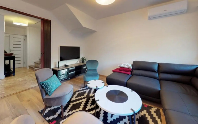 17 Ljubav Place