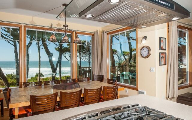 Sheltering Pines 4 Br cottage by RedAwning