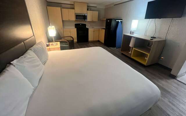 Days Inn by Wyndham Sulphur West