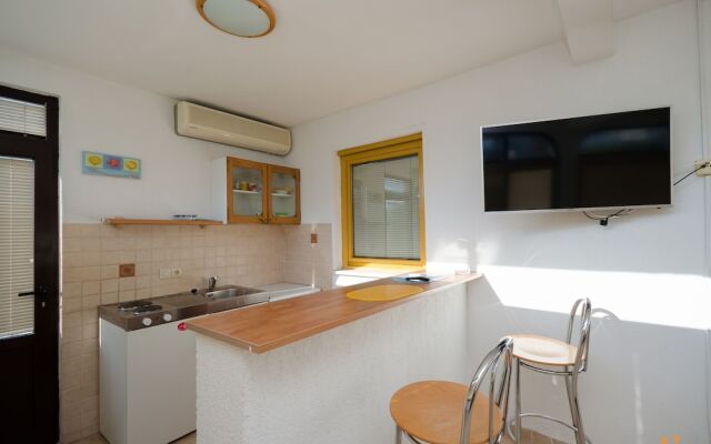 Apartments and Rooms Jaka