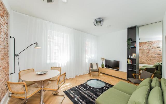 Kaunas Town Hall apartment 5A by URBAN RENT