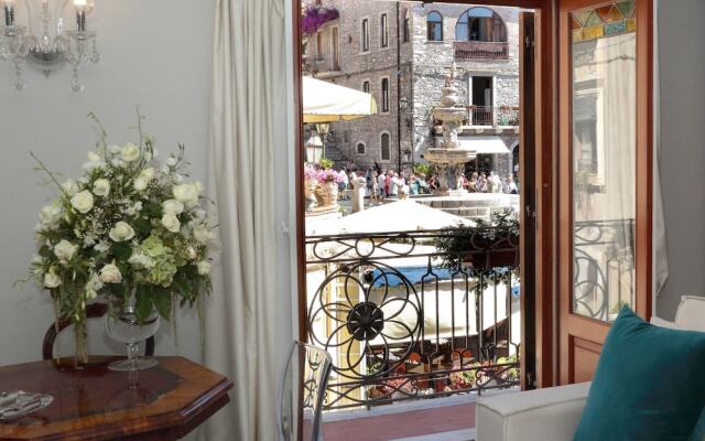 Taormina piazza duomo