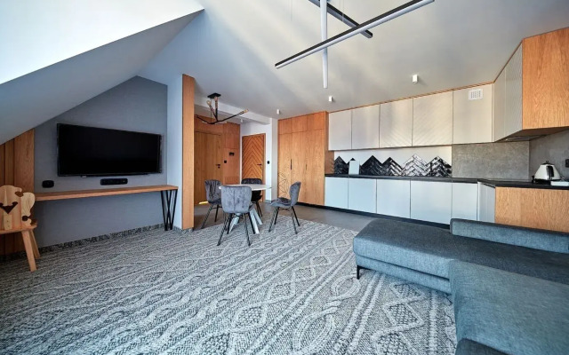 Tatra Square Apartments