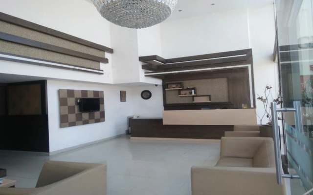 Itsy by Treebo - Greenwood Inn and Suites