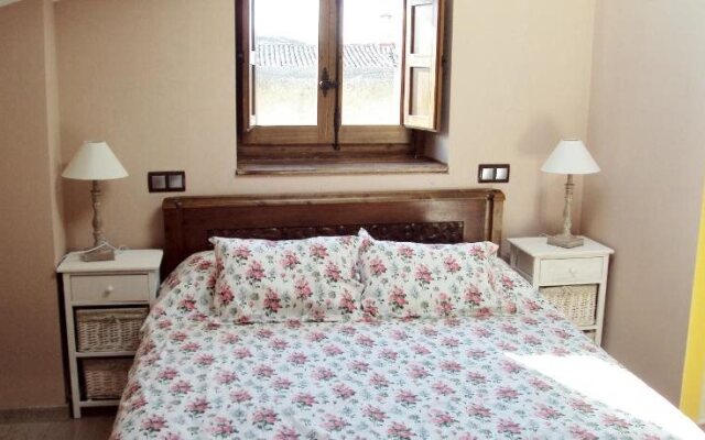 Ana de las Tejas Azules