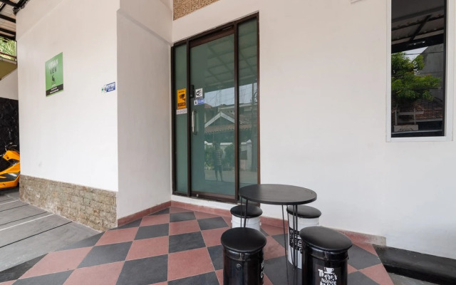 Urbanview Don Juan Pondok Gede by RedDoorz