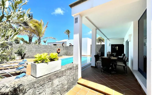 Beautiful 5-bed Villa in Playa Blanca