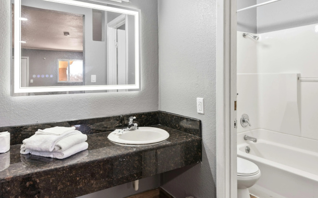 Western Inn by Capital O Cleburne TX
