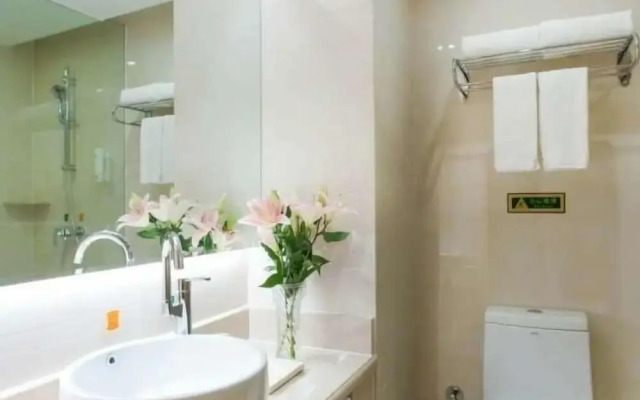 Vienna Hotel (Yiyang Heshan Xiufeng Park)
