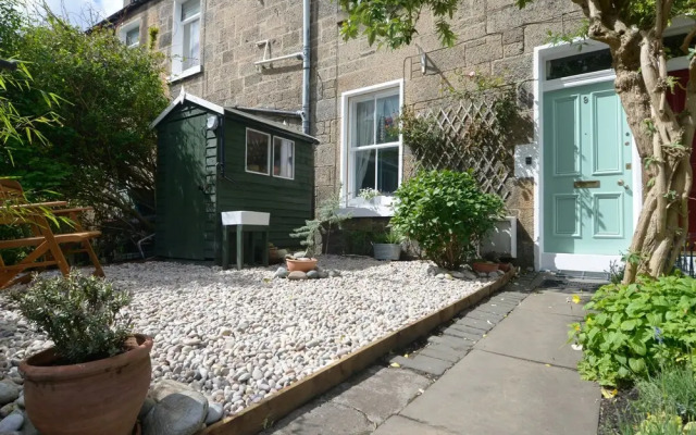 398 Avondale Place Apartment