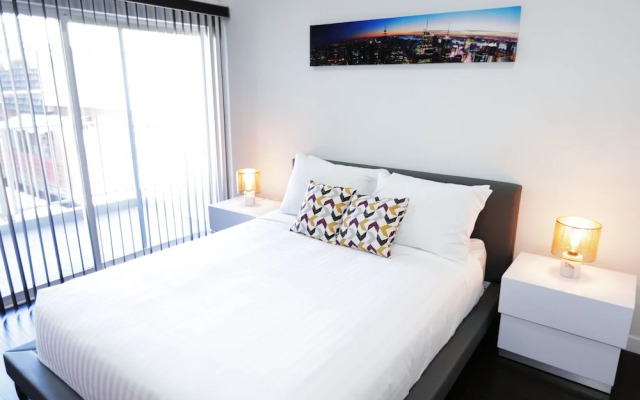 Hollywood Bright Suites