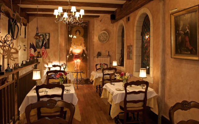 Cornell Hotel de France