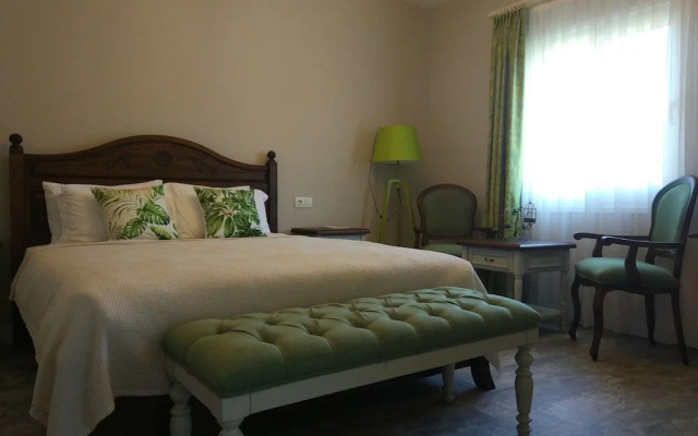 Otel Naturla Göl Evi