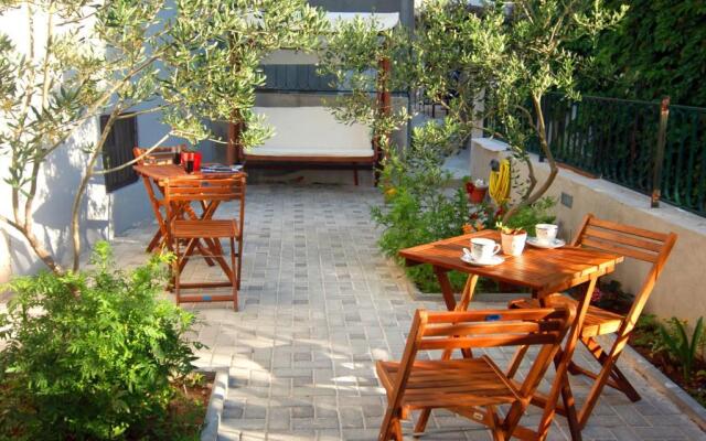 Apartments and Rooms Marino