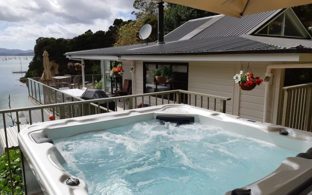 Water's Edge Holiday Homes