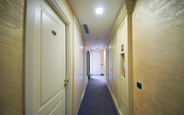 Hotel Clarin 14 by Dori