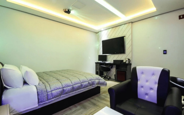 Sancheong Hyu And Joy