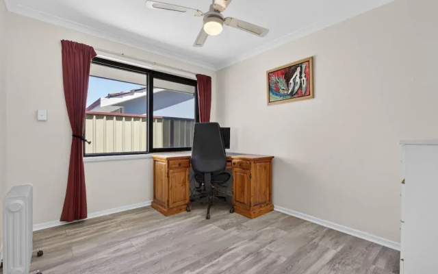 Coastal 2-bed Home With Pool & Spa