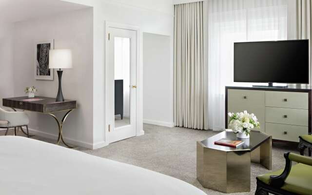 Amway Grand Plaza, Curio Collection by Hilton