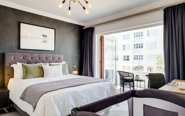 Central Elegant Holiday Rental Between the Points