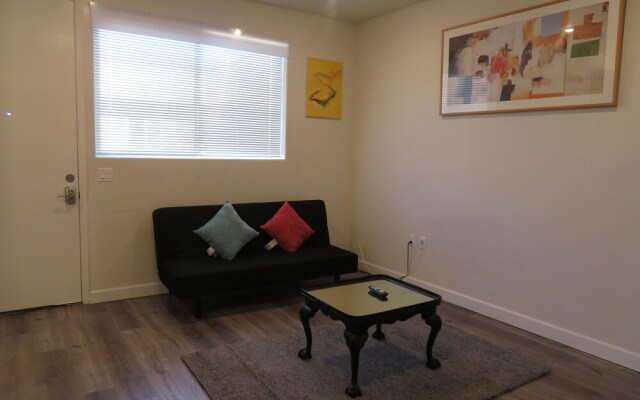 Fully Furnished Apartments near Hollywood