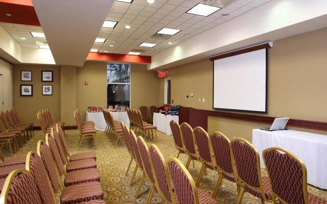 Hampton Inn & Suites Staten Island
