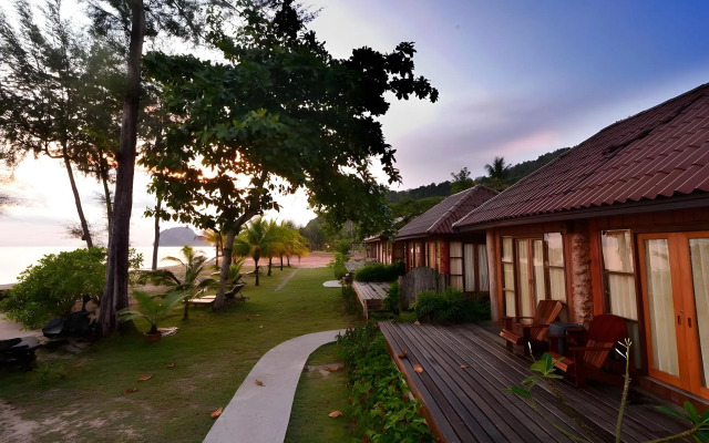 Thiw Son Beach Resort