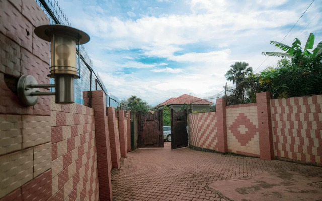 Evelyn Apartments