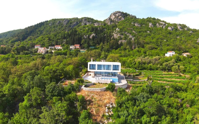 Pool Villa Luxoria Trebesin