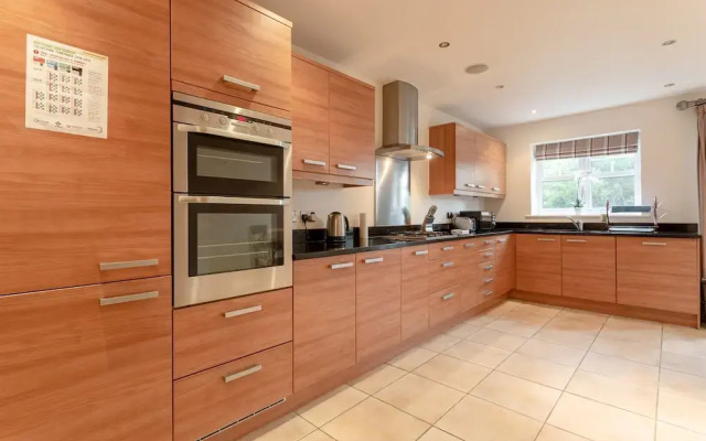 3 Bedroom Home In The Heart Of Wimbledon