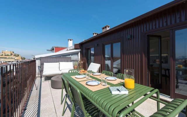 Boavista Penthouse w/ 2 Balconies & AC by LovelyStay