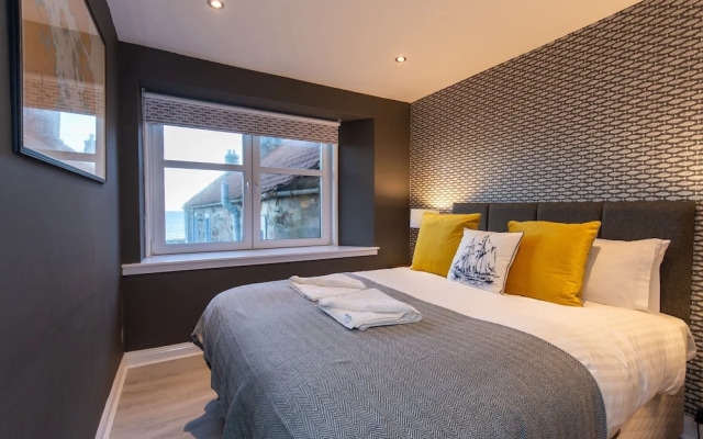 Captains Lookout - Cosy House With Sea Views