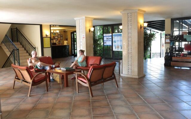 Club Turquoise Apart