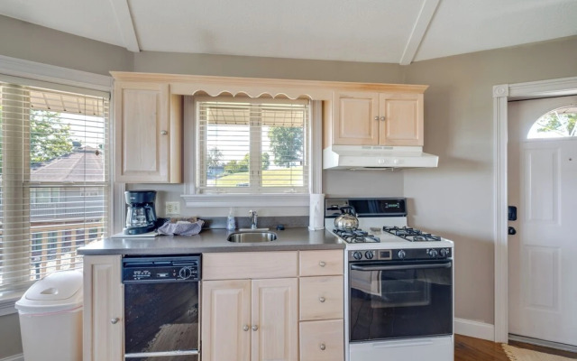 Panoramic Views: Hillside Millersburg Studio