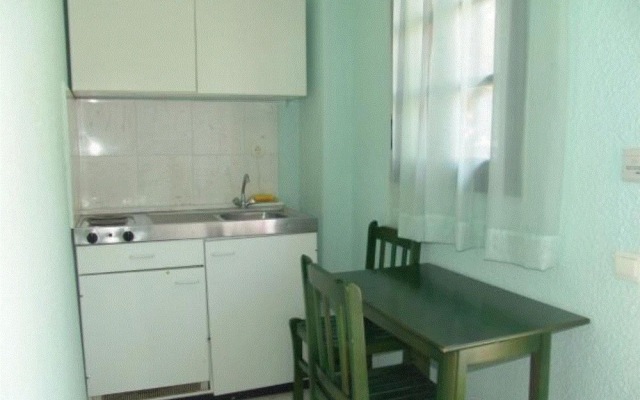 Nikos Apartments