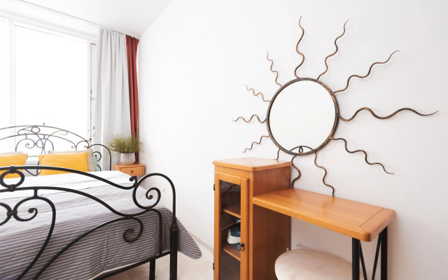 AHause на Малышева 42а