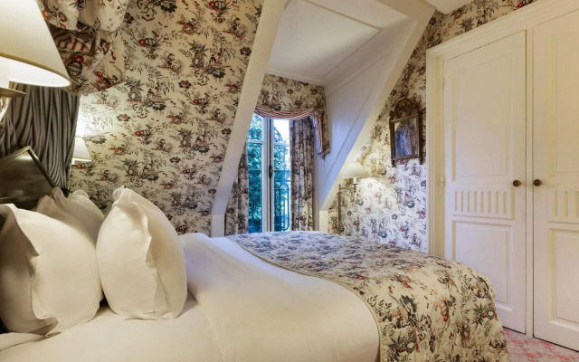 Le Dokhan’s Paris Arc de Triomphe, a Tribute Portfolio Hotel