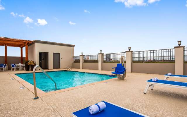 Best Western Plus Waller Hotel