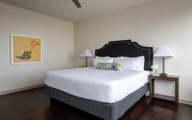 Stunning CozySuites on Elm St. 08