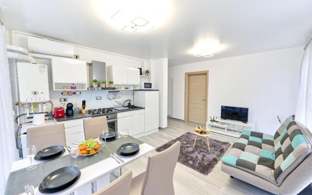 Sunflower 2BR Apartment in Nord10- parking n pool