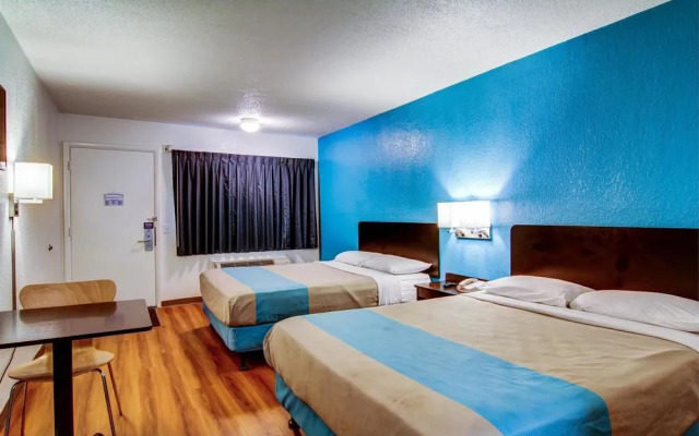 Motel 6 Florissant, MO