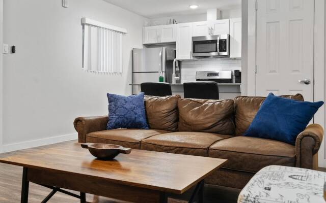 Stylish 2BR Near UT Highland Evonify