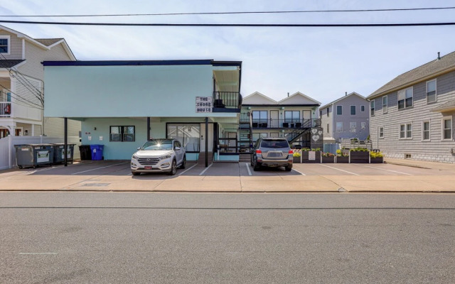 Wildwood Condo: Community Pool, Walk to Beach!