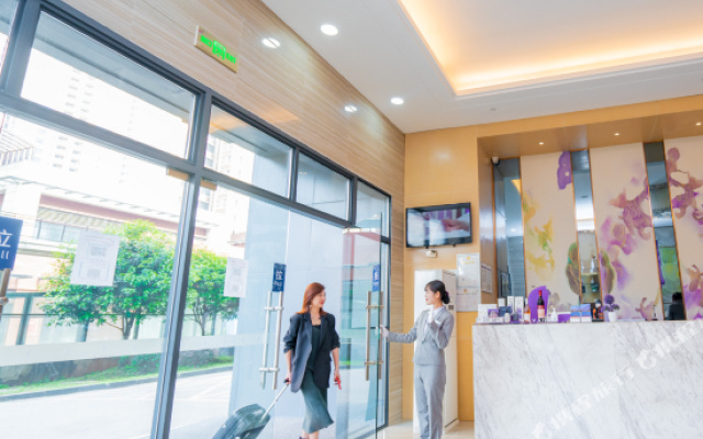 Lavande Hotel (Luzhou Bubugao Xintiandi) – People – Luzhou